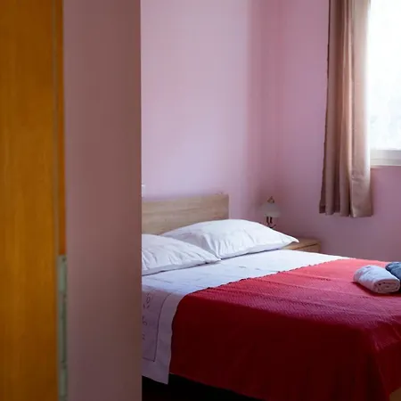 Nina Apartment Split